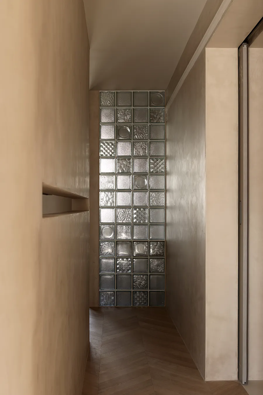 打造空间格调：钛合金墙板装修效果图解析