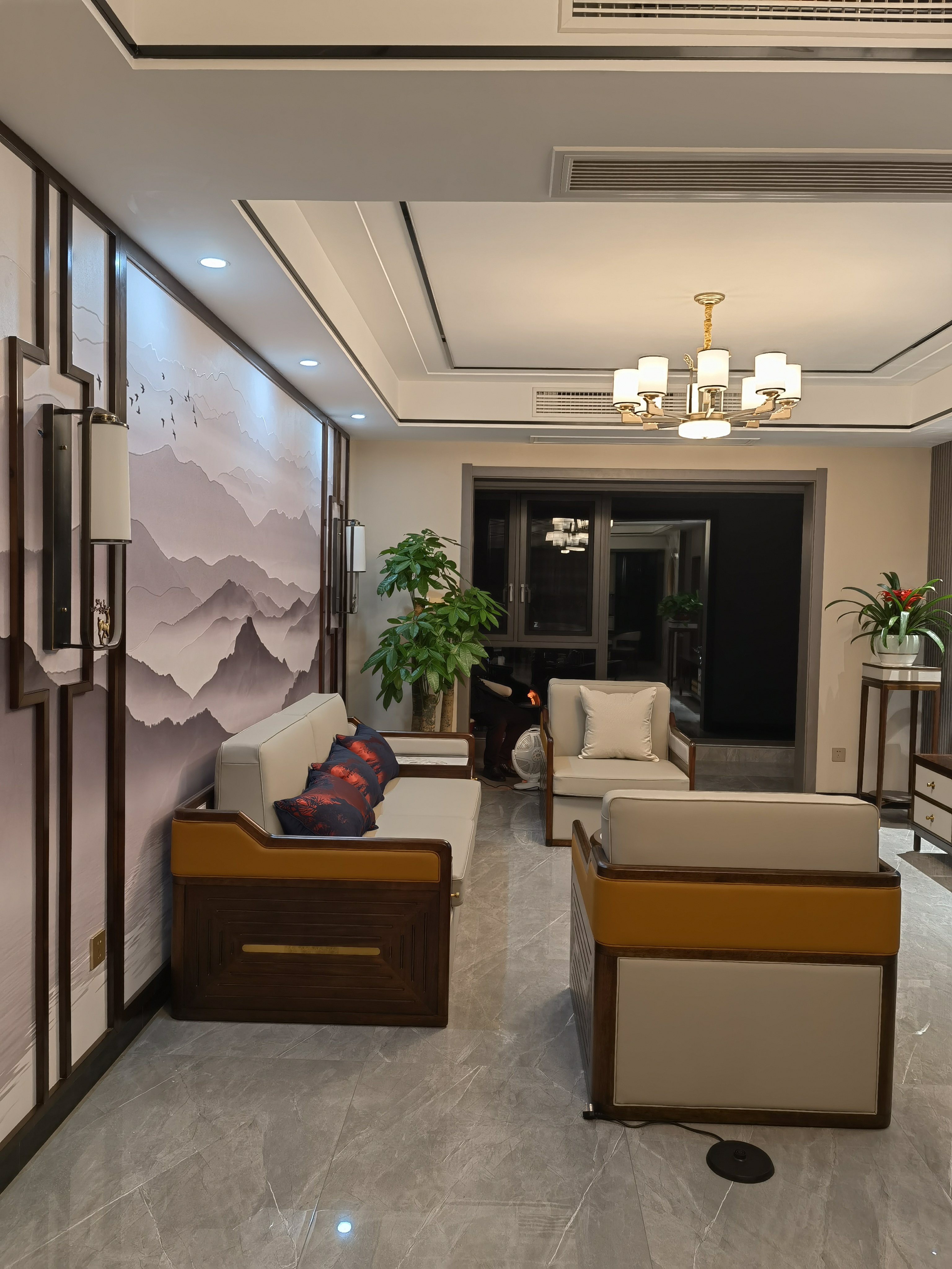玄关屏风古典山水画：演绎雅致家居艺术