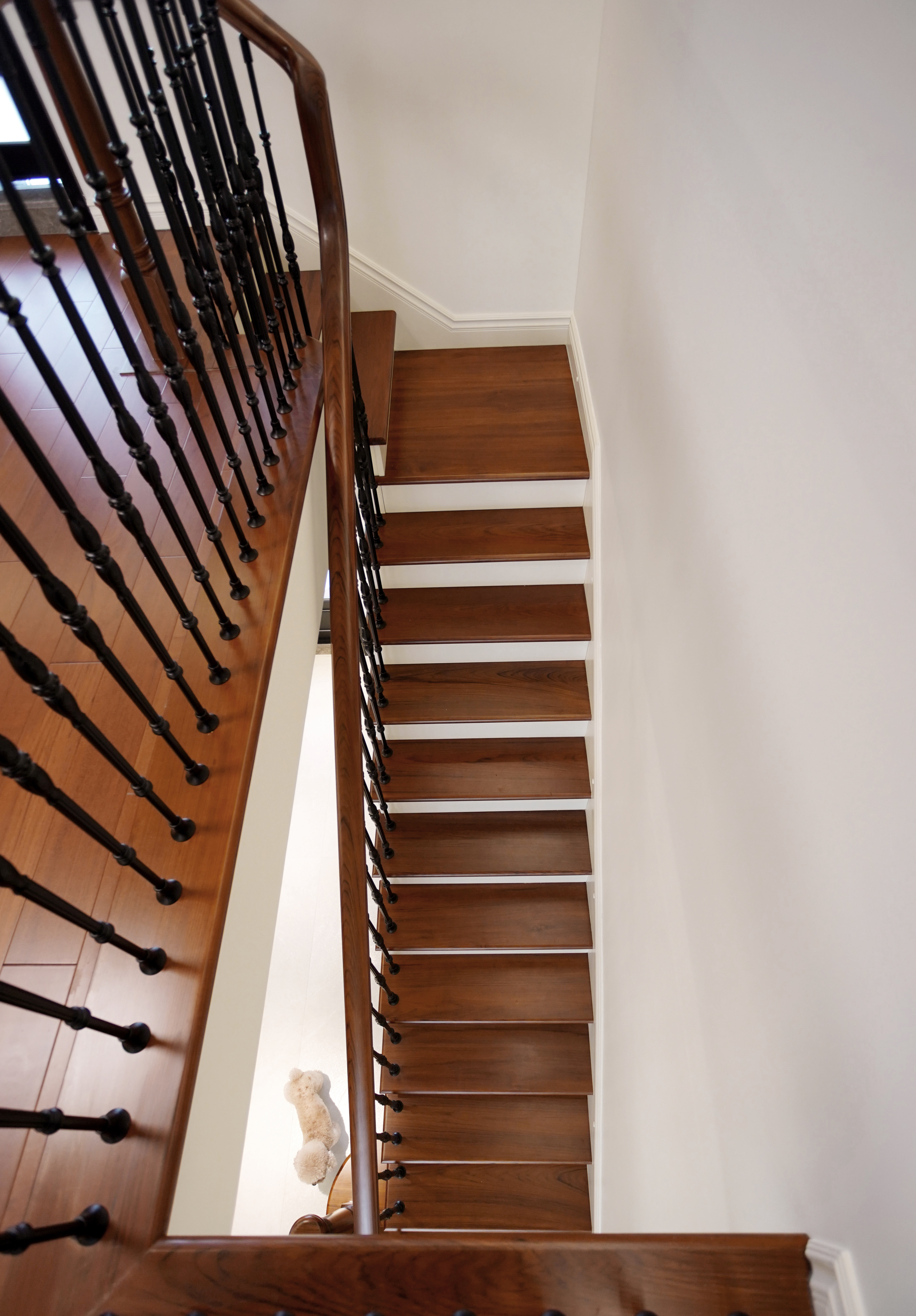 金属压边条装修效果图:打造现代感家装细节